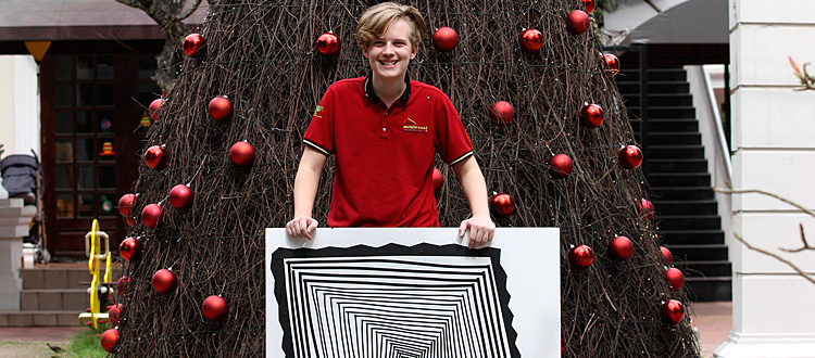 Workshop Tape Art 16.12.2016 at IGS: Student presents his pictures in front of a christmas tree